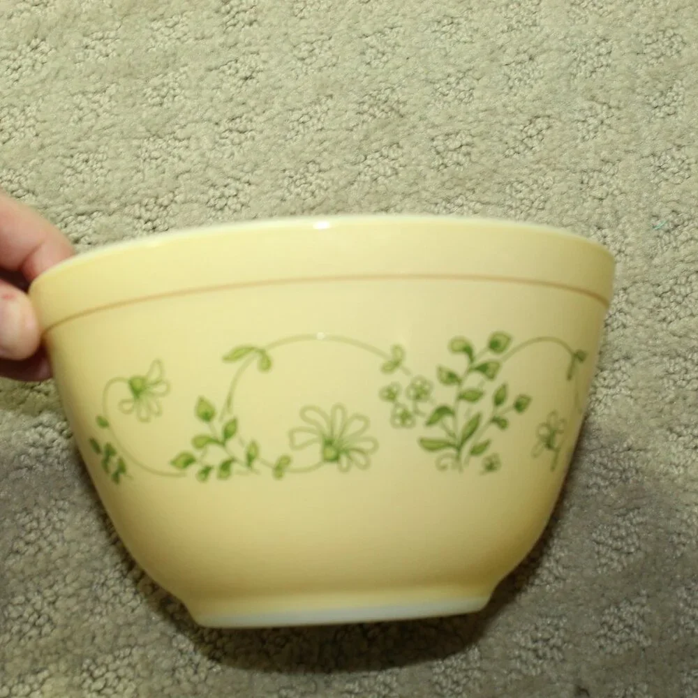 Pyrex Vintage Shenendoah Small Mixing Bowl 401